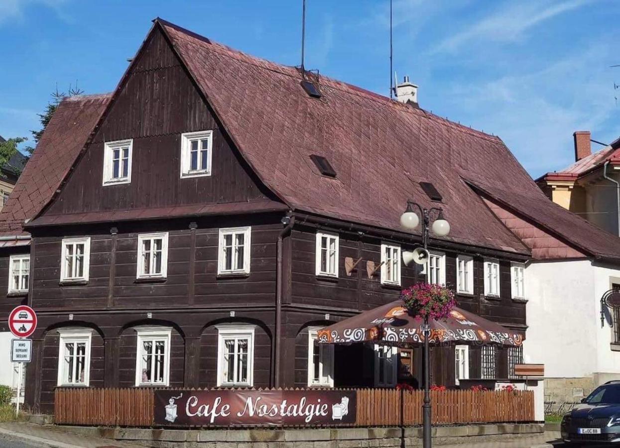 Cafe Nostalgie Dvouluzkovy Romanticky Pokoj Krásná Lípa Eksteriør billede